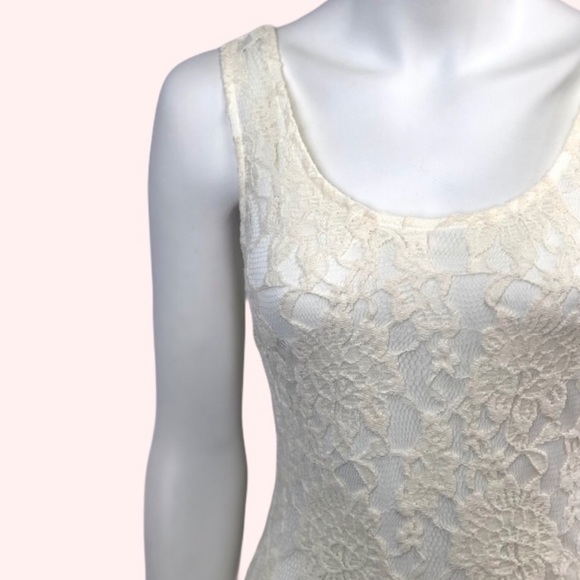 WHITE LACE MAXI DRESS - Picture 3 of 11